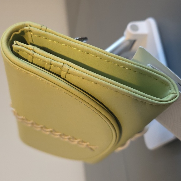 THE SAK NWT Fernwood Key Lime Large Leather Wallet - Picture 5 of 14